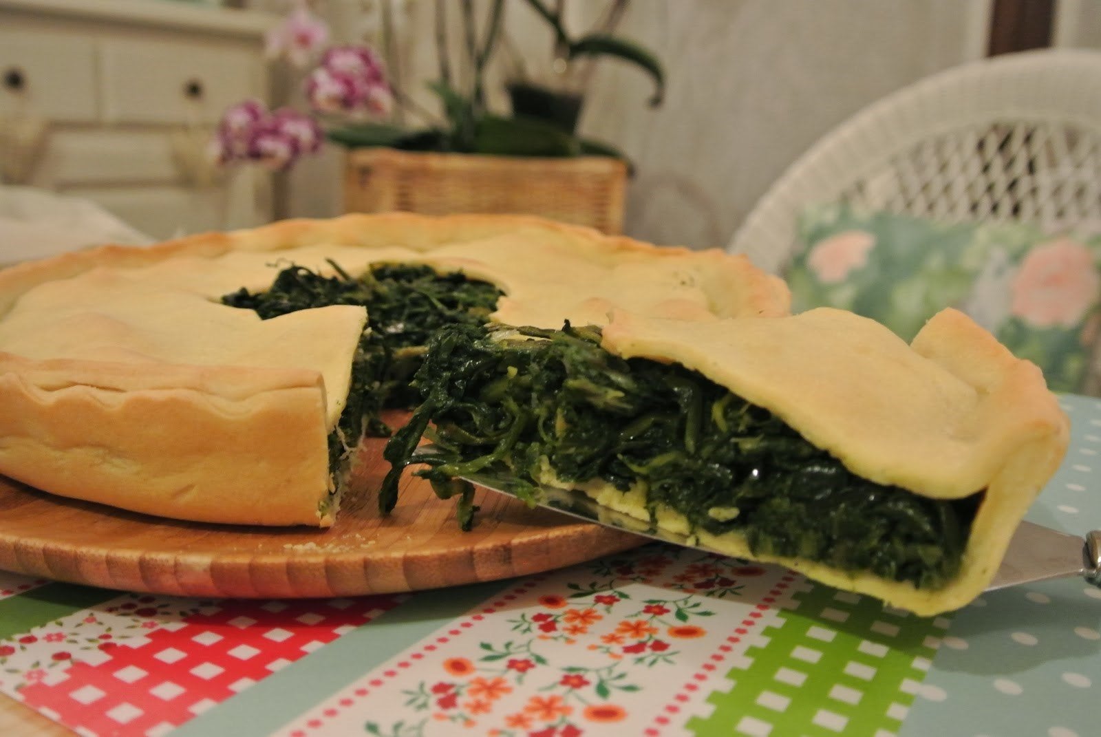 Torta salada de achicoria