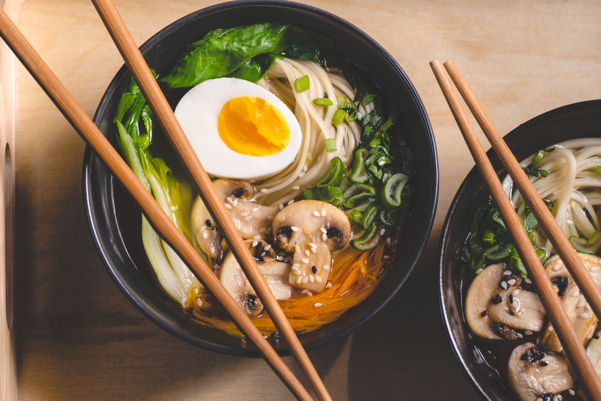 pak-choy-receta-con-fideos-de-arroz-chinos-champiñones