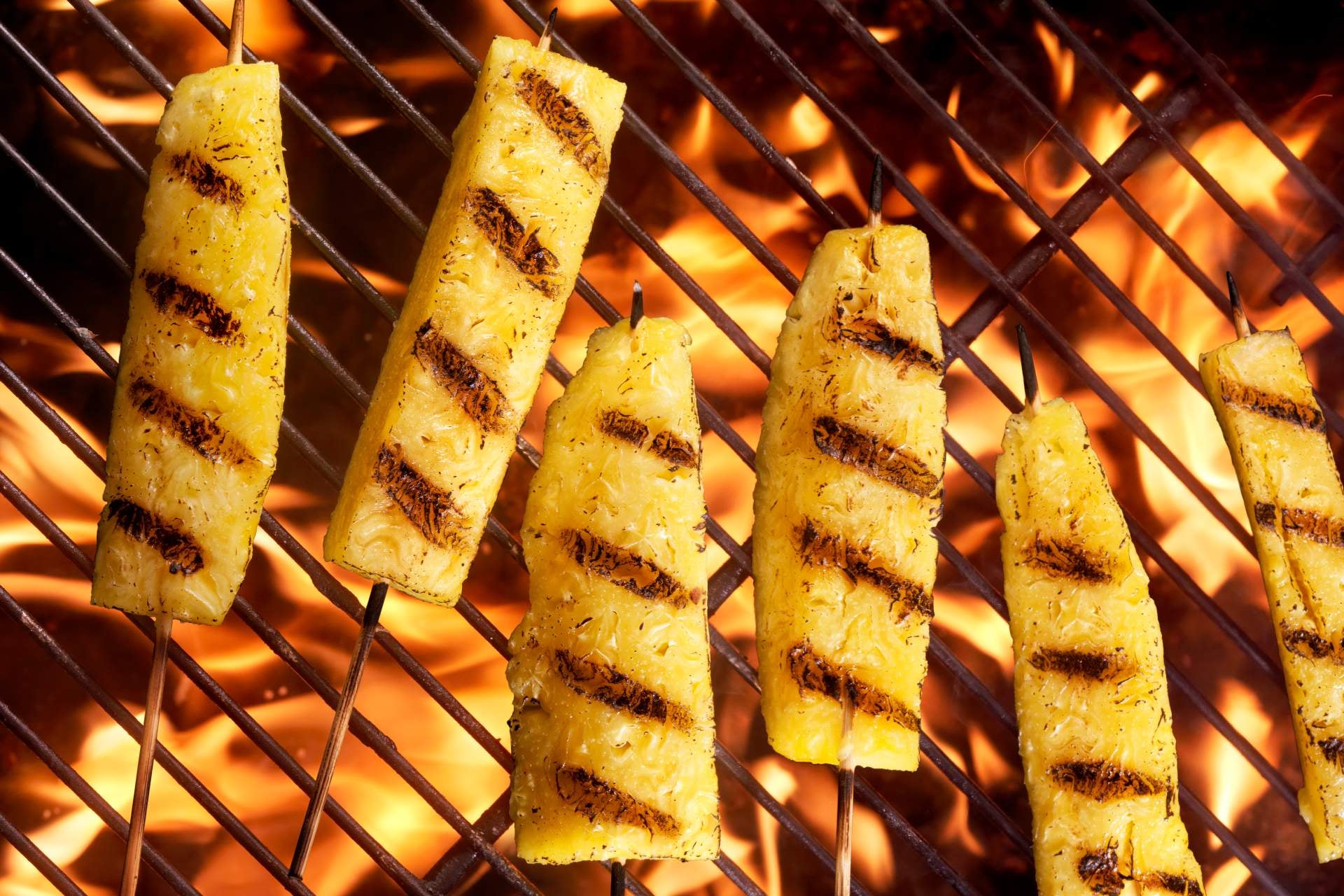 piña-brochetas-a-la-parrilla