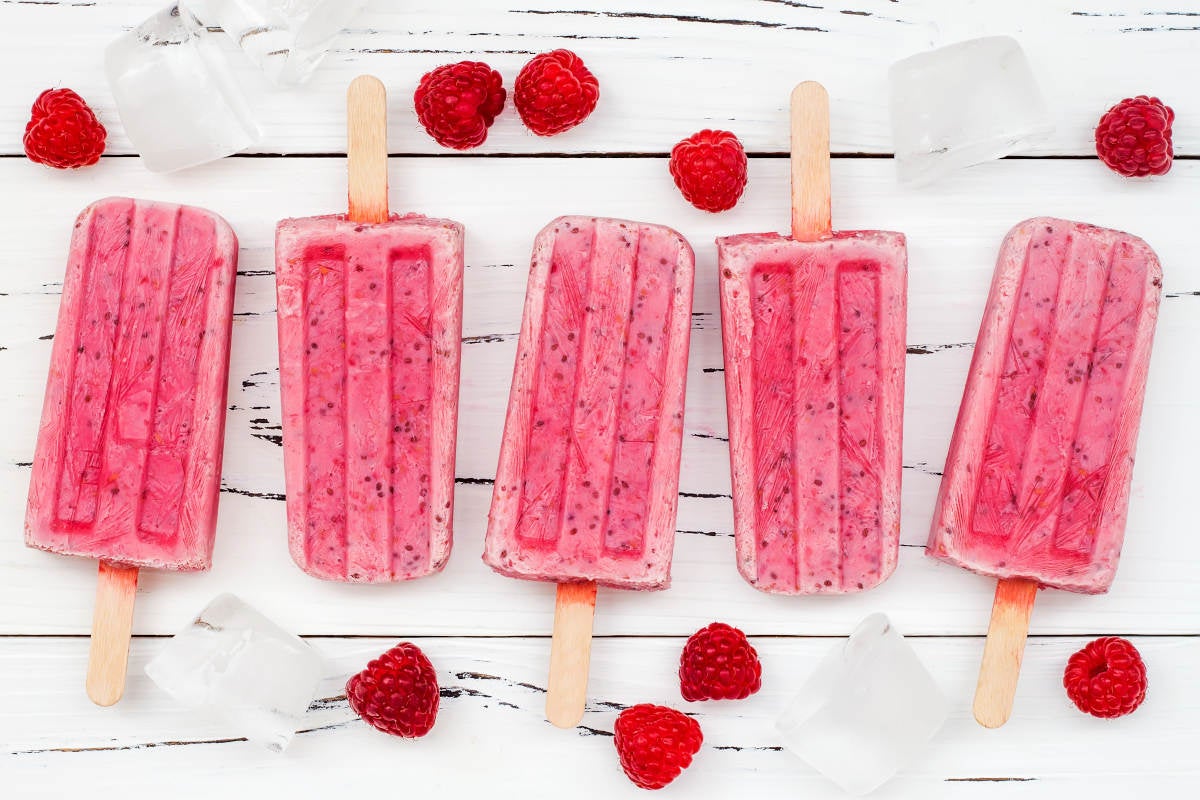 Polos de yogur griego y frambuesas - Fine Dining Lovers