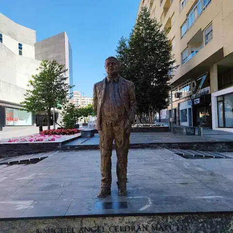 Estatua homenaje a Miguel Ángel Celdrán Matute Estatua homenaje a Miguel Ángel Celdrán Matute