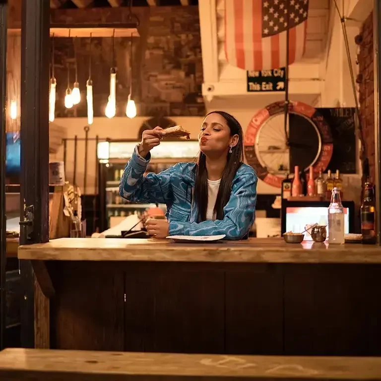 Cómo cenar solo: guía para principiantes