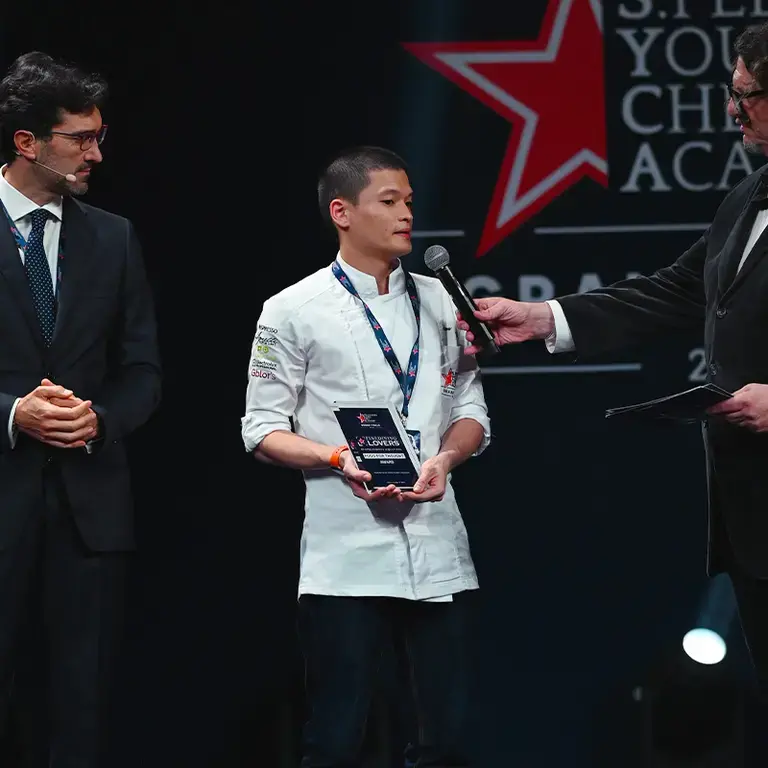 Ian Goh recibe el premio Fine Dining Lovers