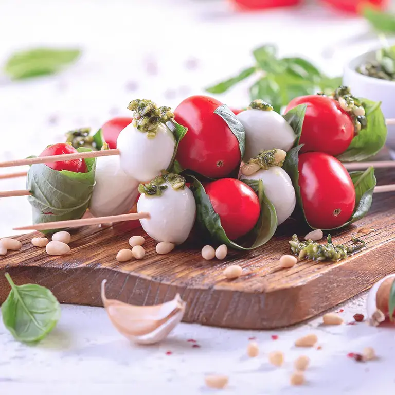 Spiedini pomodoro e mozzarella