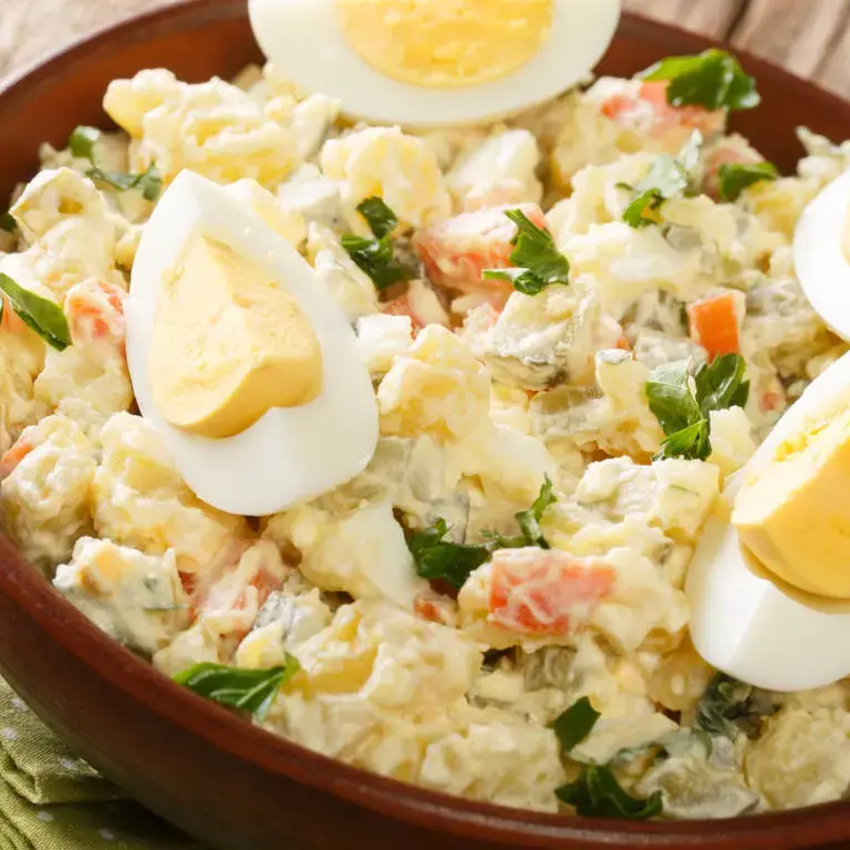 Ensalada de patatas cocidas con huevos - Fine Dining Lovers