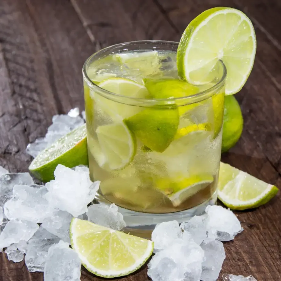 Caipirinha: receta clàsica del cóctel brasileño