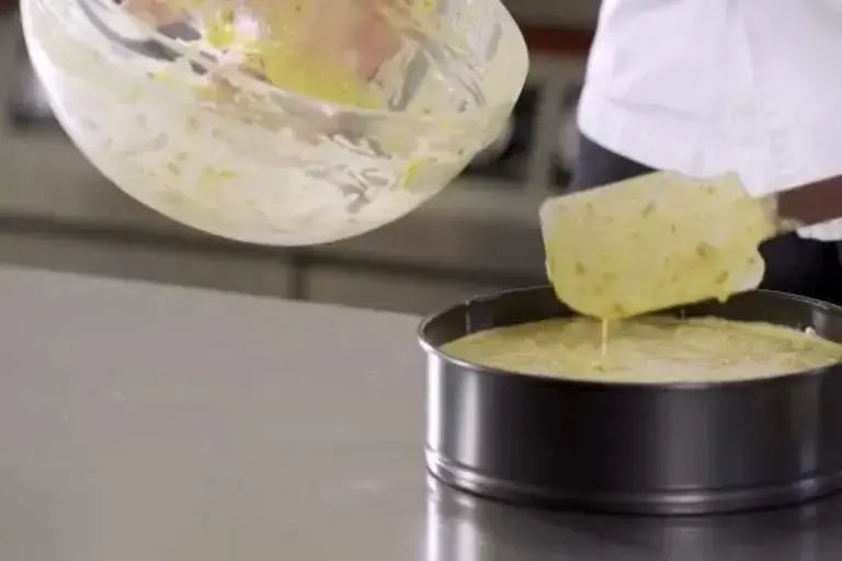 Cake tin