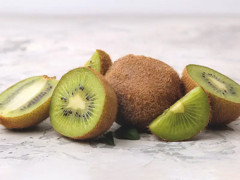 Cómo cortar un kiwi